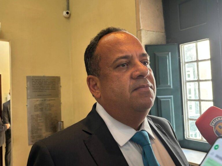 “Ninguém Me Convidou”, Jorge Araújo Alfineta O PP