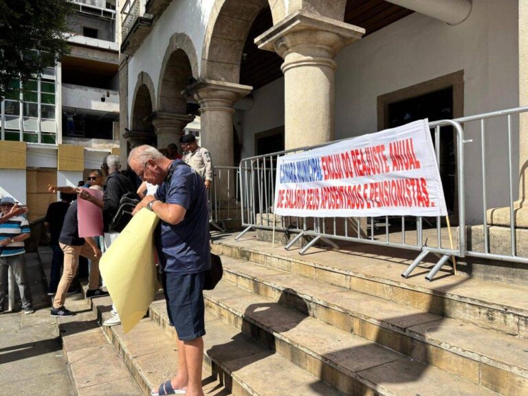 Aposentados Protestam Na Câmara De Salvador Contra Exclusão De Reajuste