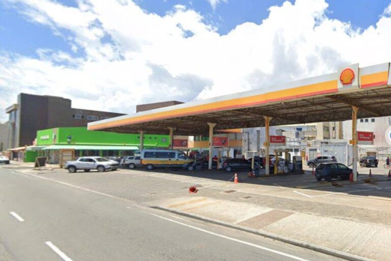 Teto De Posto Desaba Parcialmente Na Pituba