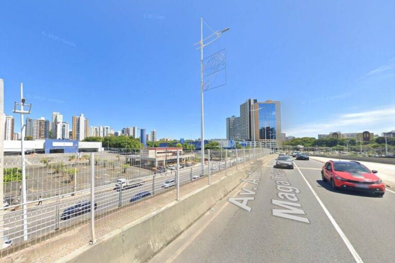 Engavetamento Causa Lentidão Na Av. ACM Em Salvador