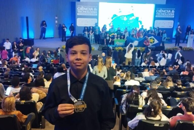 Estudante Da Rede Estadual Da Bahia Recebe Medalha Da NASA
