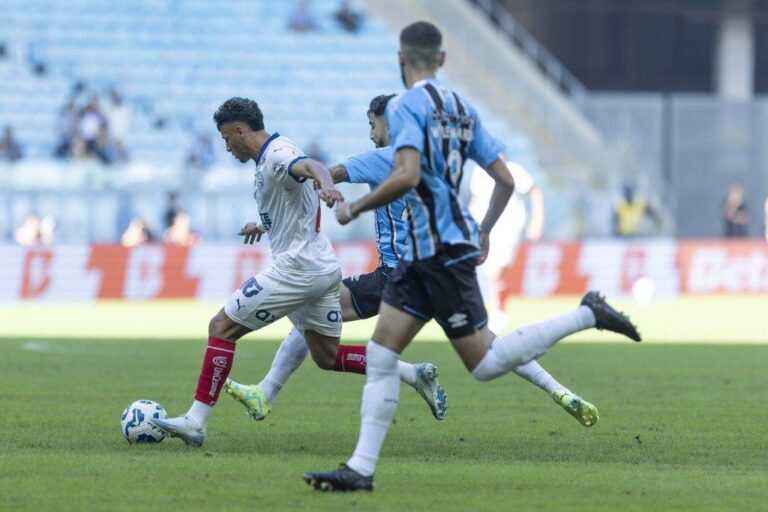Bahia E Grêmio Duelam Na Fonte Nova Em Busca De Pontos Decisivos