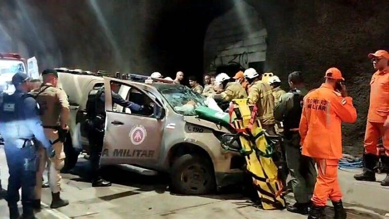 Perseguição Termina Em Acidente E Deixa PM Preso às Ferragens Em Salvador