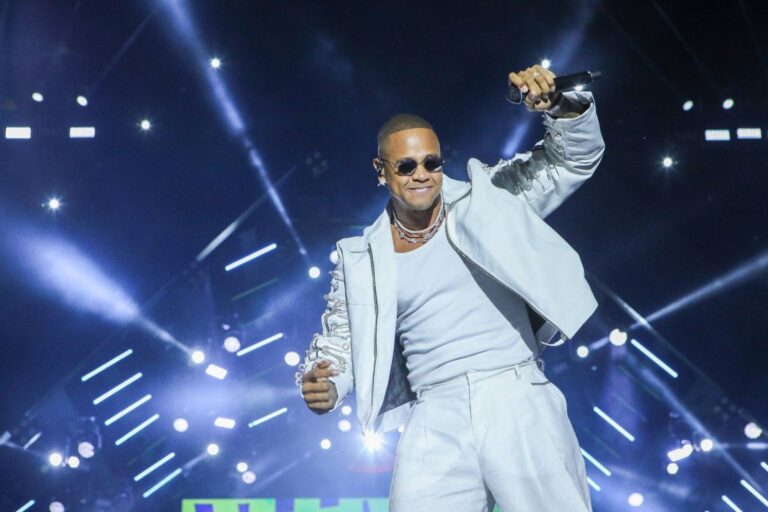 Léo Santana Marca 20 Anos De Carreira Com Show Gratuito Em Salvador