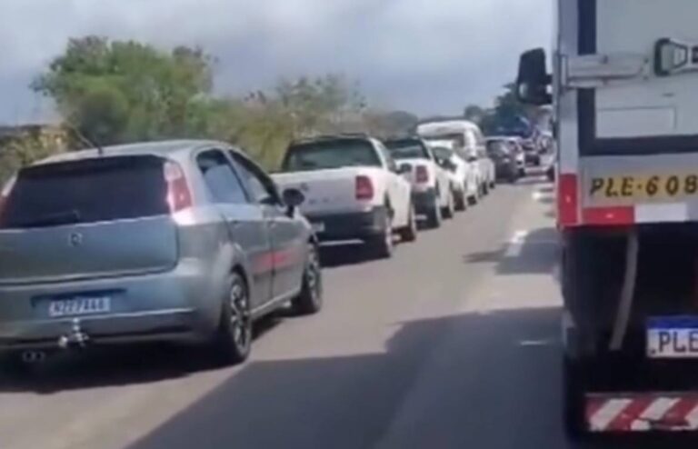 Moradores Fecham BA-099 E Exigem UPA Em Barra Do Pojuca