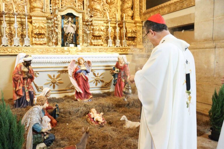 Arcebispo Preside Vigília De Natal E Celebra Nascimento Do Menino Jesus