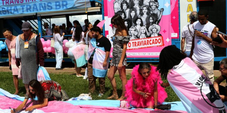 Marcha da Visibilidade Trans reúne ativistas em Brasília neste domingo