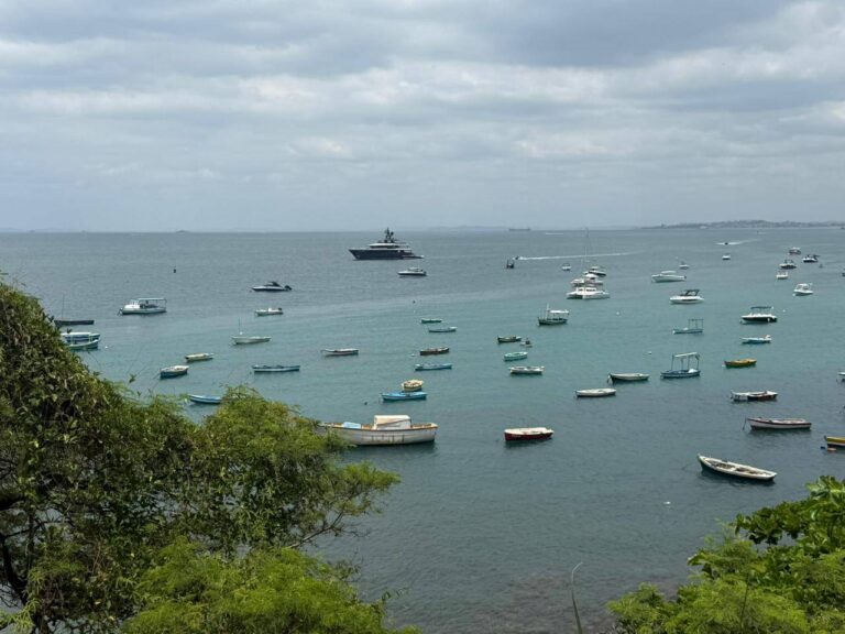 VÍDEO: Iate De Luxo Com Mais De 100 Pés Chama Atenção Próximo Ao Yacht Clube