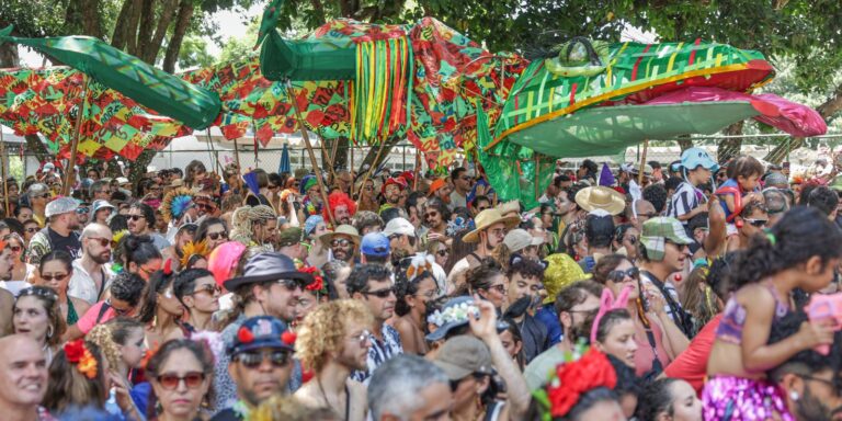 Calango Careta faz carnaval de rua “raiz” no último dia de festa no DF