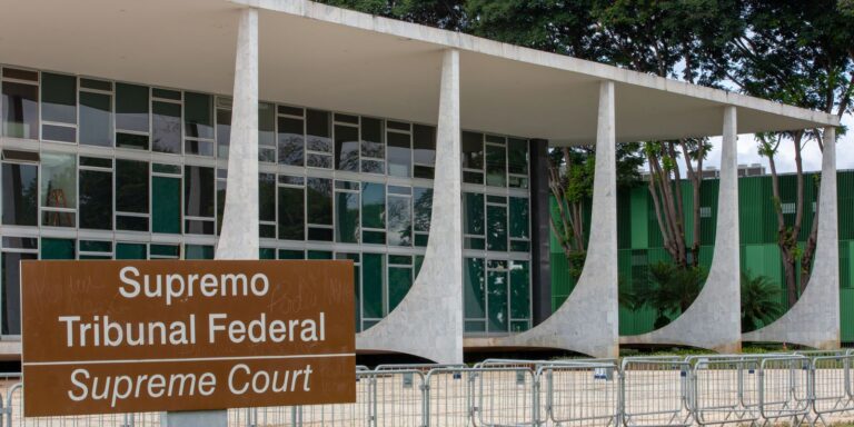 STF manda afastar 4 servidores da Receita investigados por vazamento