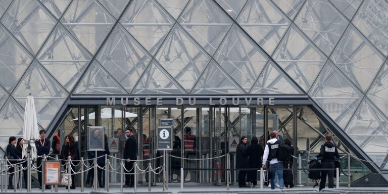 Vazamento de água atinge galeria do Louvre; Mona Lisa não foi afetada