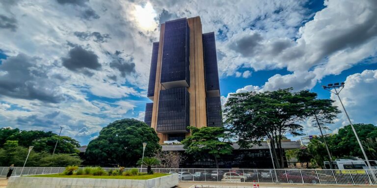 Banco Central reduz taxa básica de juros para 14,75% ao ano