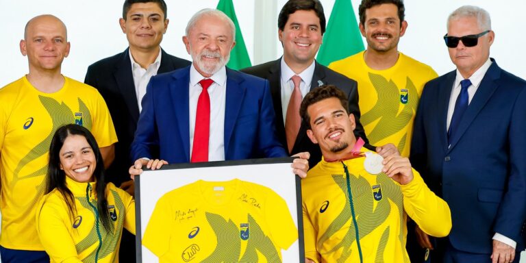 Lula recebe delegação brasileira dos Jogos Paralímpicos de Inverno