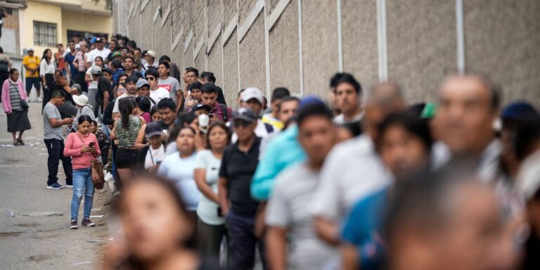 Três dias após eleição no Peru, apuração dos votos segue lenta