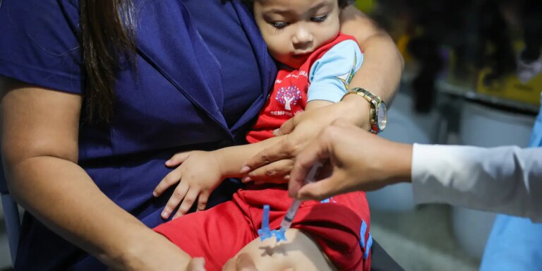 Crianças com 4 anos devem receber mais uma dose da vacina contra pólio
