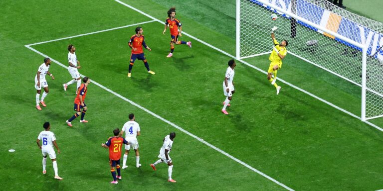 Em dia agitado, Copa do Mundo tem primeira zebra e algumas surpresas