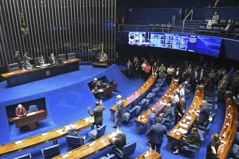 PEC Do Fim Da Escala 6×1 Completa Um Mês Parada No Senado