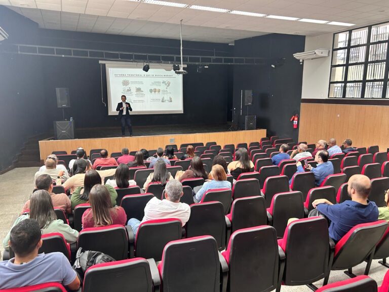 ITABERABA PROMOVE ENCONTRO COM CONTADORES E CONSTRUTORES PARA DEBATER IMPACTOS DA REFORMA TRIBUTÁRIA NO MUNICÍPIO