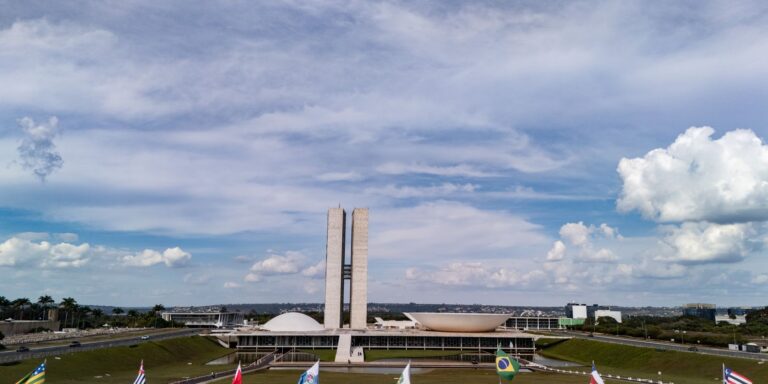 MEIs e misoginia estão entre os temas da semana no Congresso