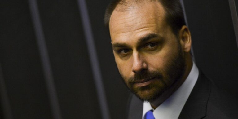 Moraes libera para julgamento ação respondia por Eduardo Bolsonaro