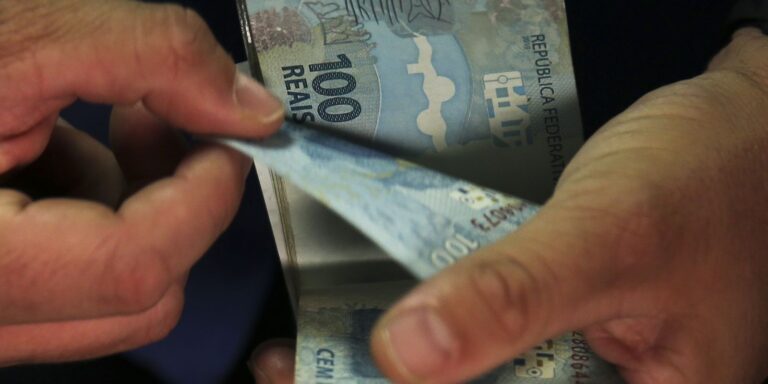 Abono salarial: prazo para empresas enviarem dados termina no sábado