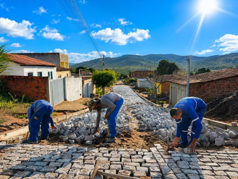 Obras de pavimentação da Alameda das Umburanas avançam e reforçam investimentos em infraestrutura em Itaberaba