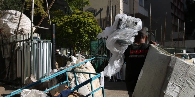 Na Bahia, movimento leva dignidade a catadores de material reciclável
