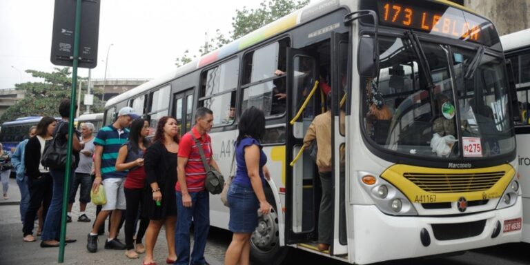 Rodoviários do Rio suspendem greve até segunda-feira