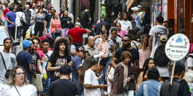 FMI prevê que PIB do Brasil terá crescimento de 2,4% em 2025